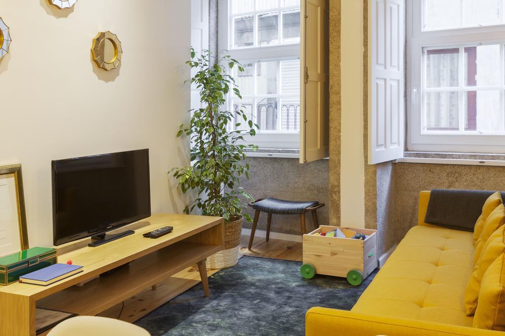 Old Stone Flats By Host Wise Apartment Porto Bagian luar foto