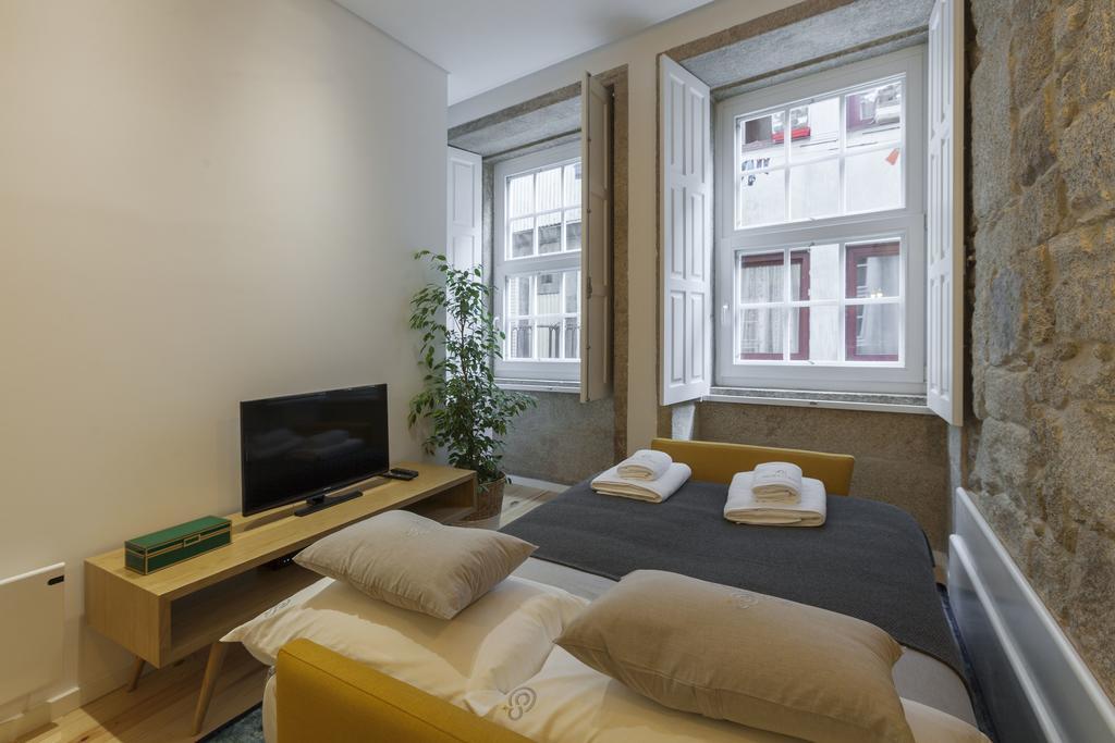 Old Stone Flats By Host Wise Apartment Porto Bagian luar foto